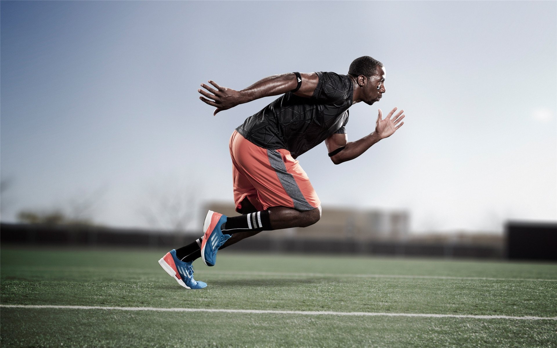 爱游戏赛事中心-_极致越野长跑：穿越沙漠与荒原_，越野车穿越沙漠的句子