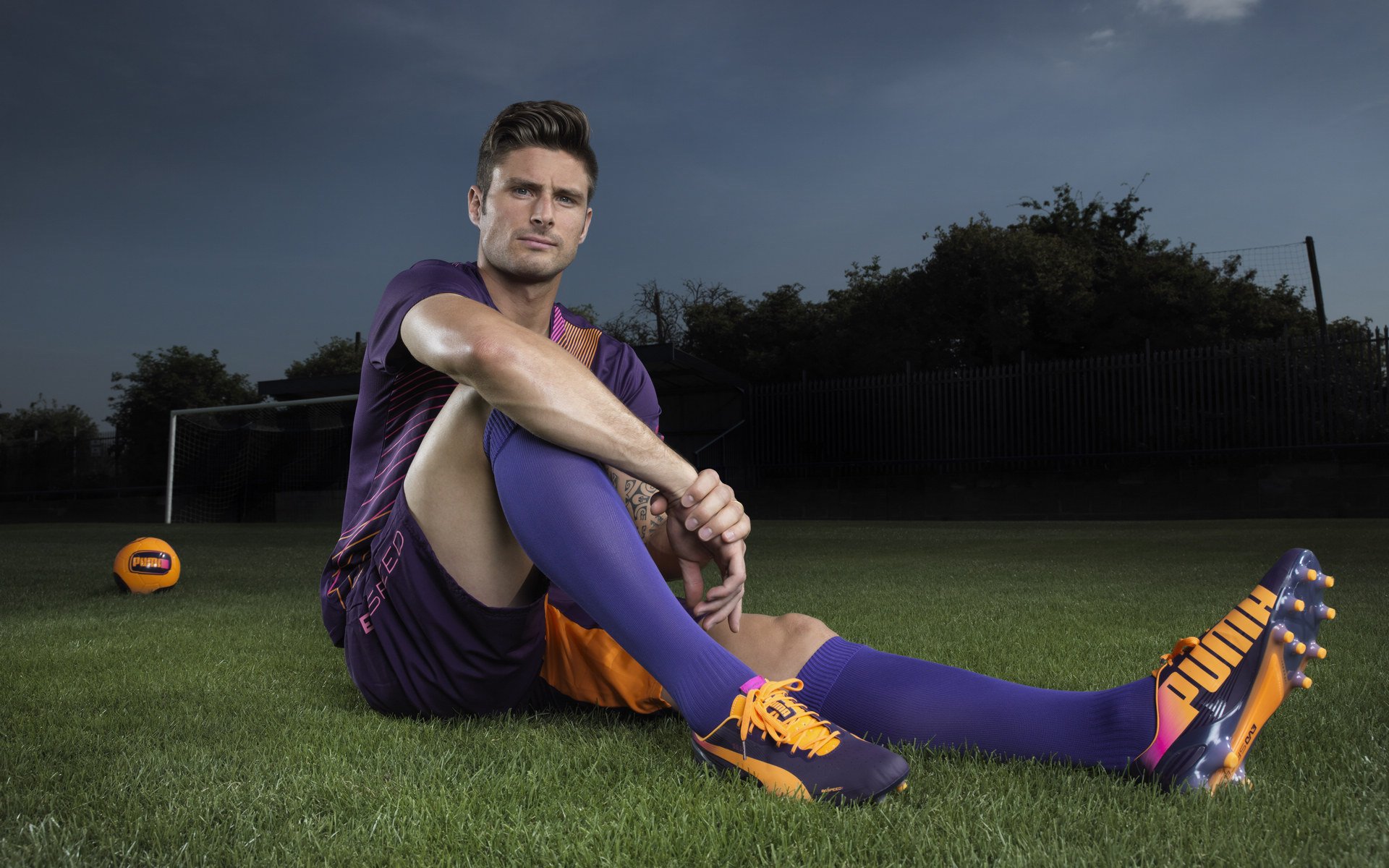 爱游戏体育-球迷自制海报，点亮欧冠赛场，欧冠海报,简笔画